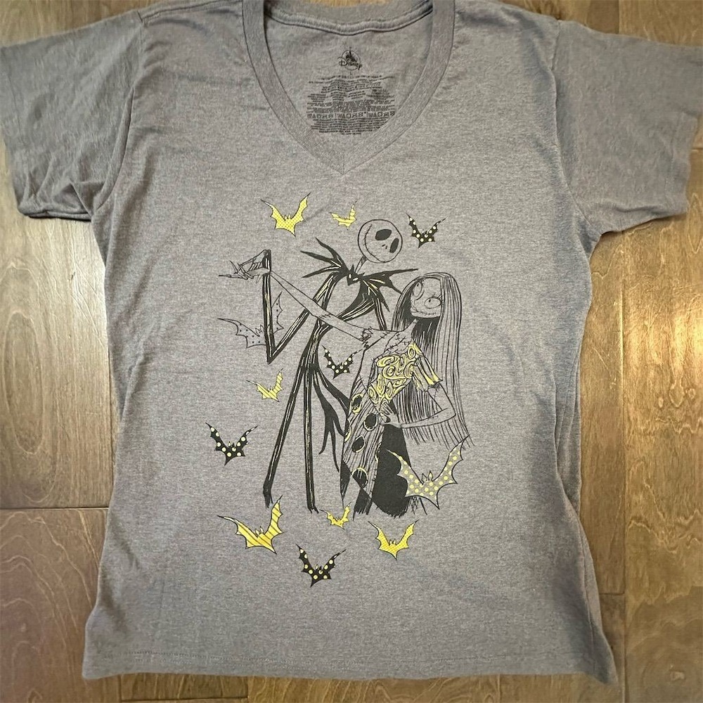 Disney Women's Gray V-Neck T-Shirt M The‎ Nightmare Before Christmas